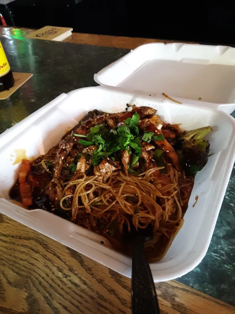 Jerk Chicken with Stir Fry Vegetables and Noodles